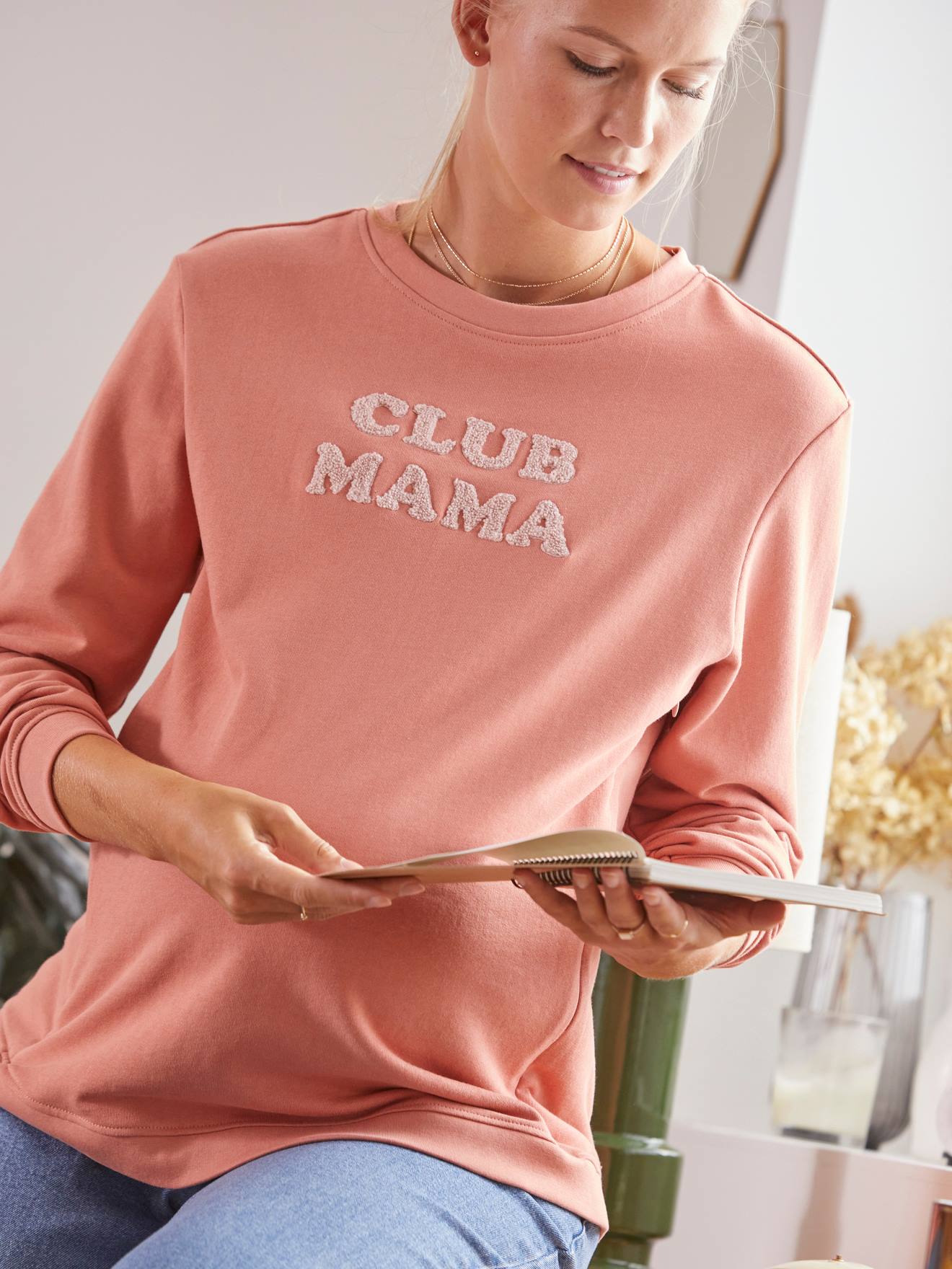 Moletom de lã com mensagem para gestantes e lactantes, cinza médio liso com estampas.