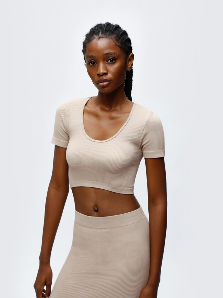 Camiseta cropped sem costura - Bege claro