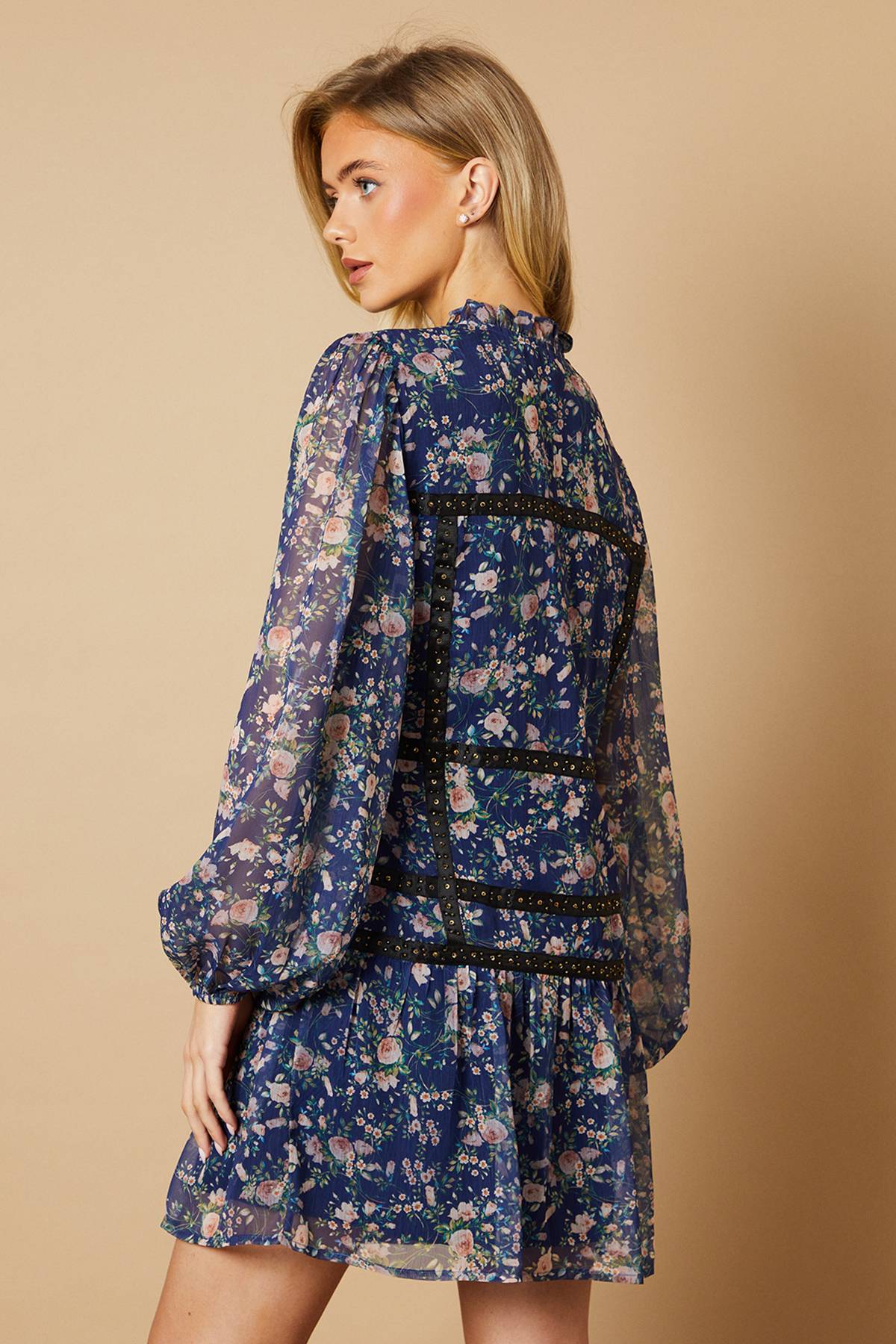 Oasis Robe Mini en Mousseline Florale avec Finitions Brodées à la Main