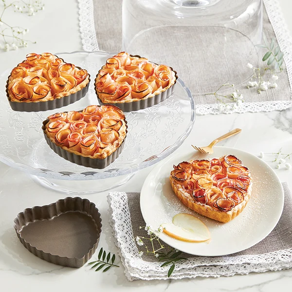 Set de 4 moules à tartelette coeur revêtement antiadhérent 11 cm Matho
