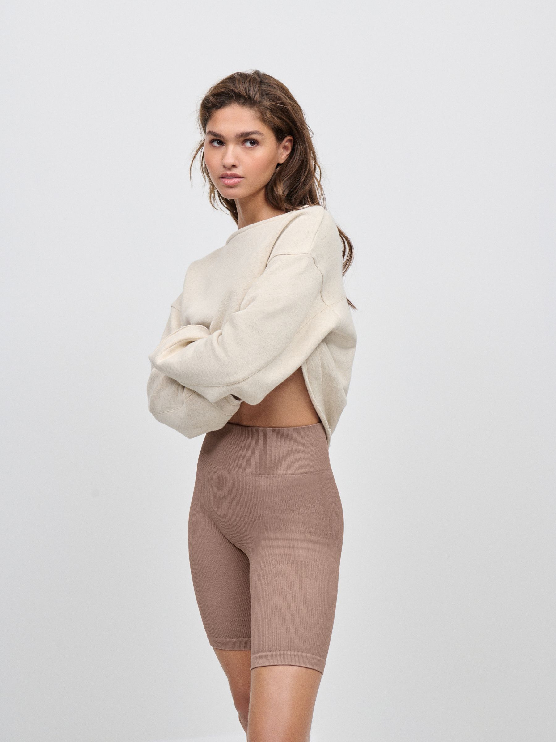 Neutraal - Geribbelde fietsshort met hoge taille
