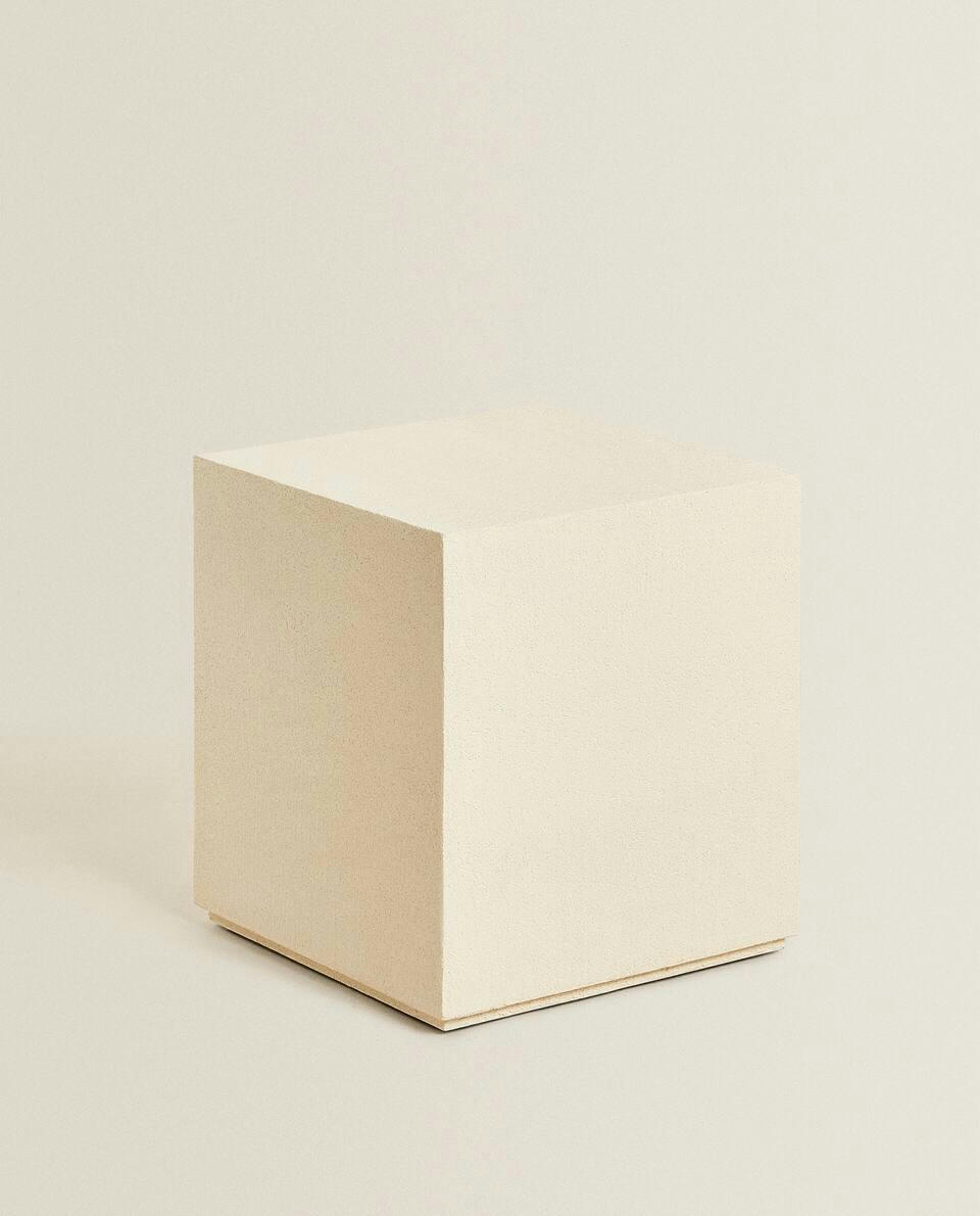 MESA COM ACABAMENTO EM CIMENTO