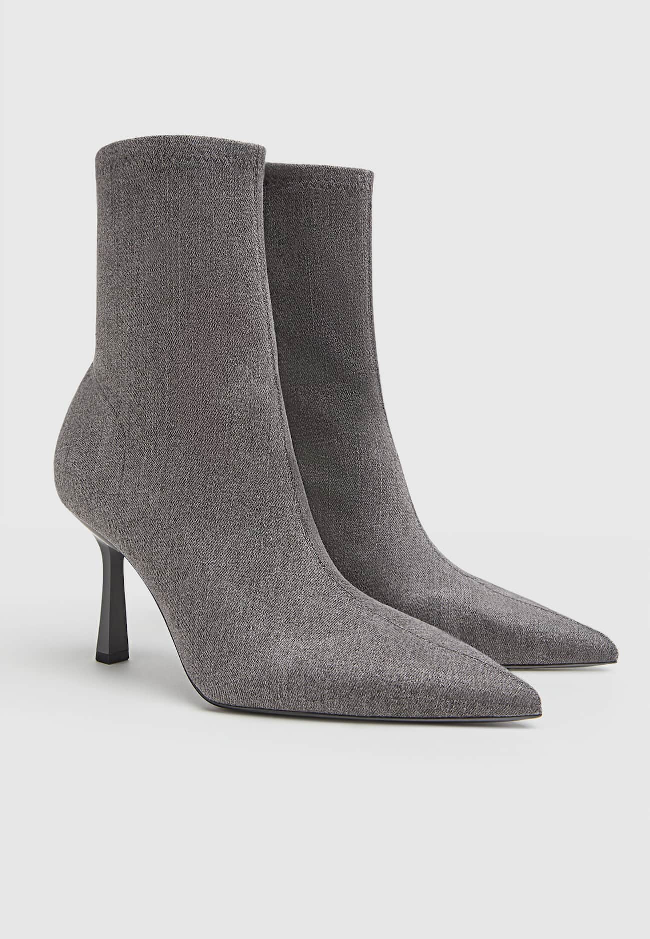 Botas de cano curto de salto alto em jeans