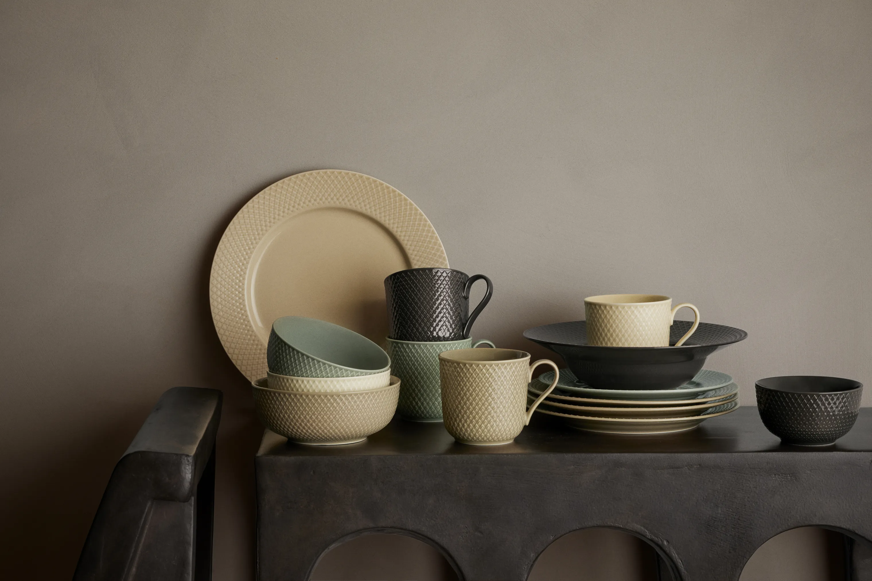 Lyngby Porcelæn Rhombe Earth Krus m. hank