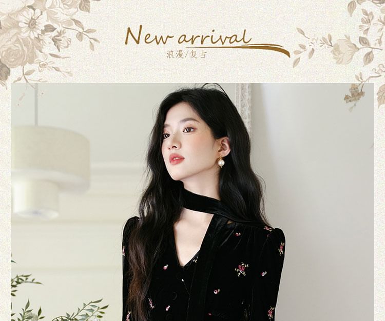 Nebbia - Set: Maxi-A-lijn jurk met lange mouwen, V-hals, geborduurde bloemen en fluweel + skinny sjaal