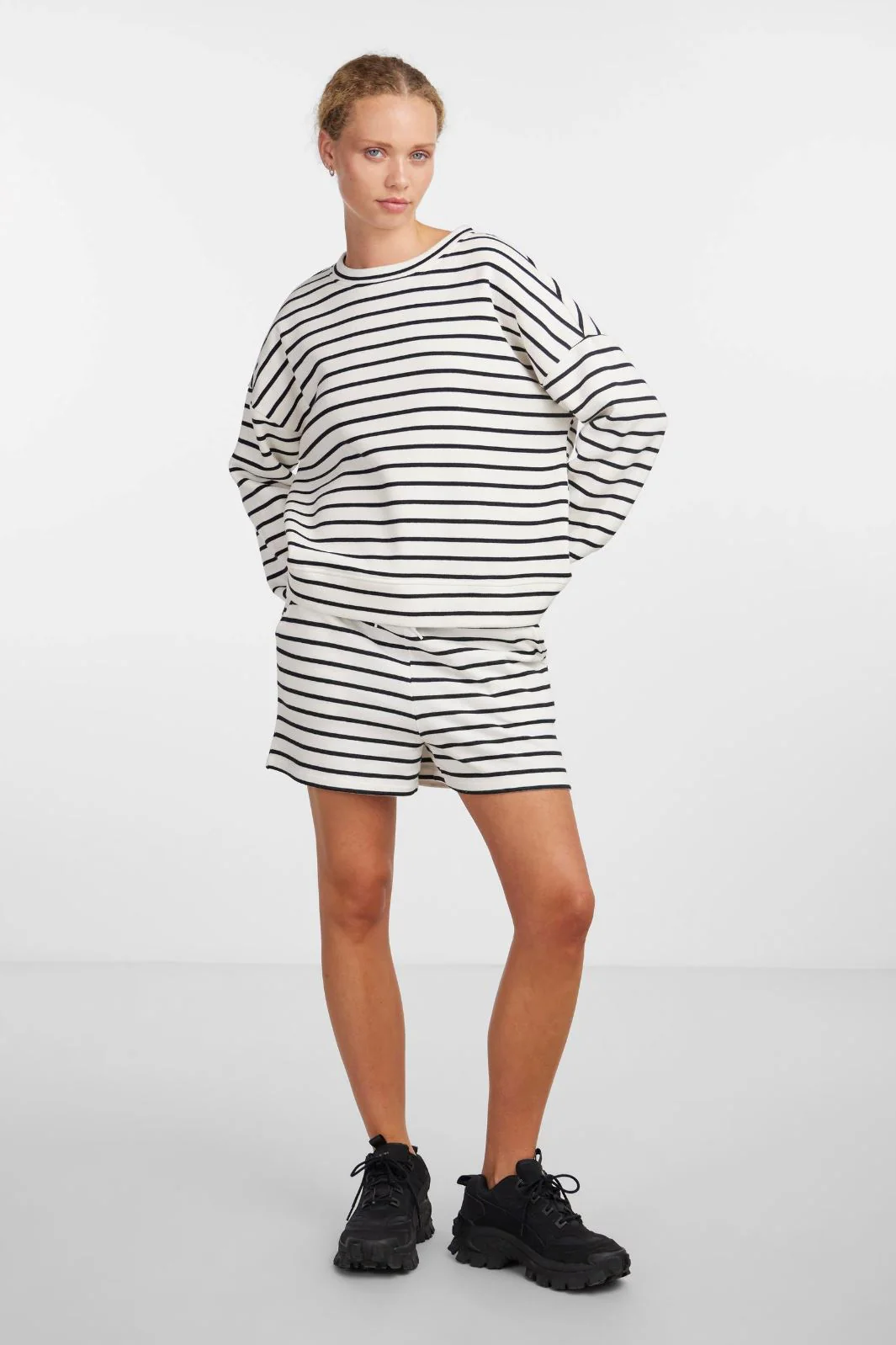 Pieces Pcchilli Summer Shorts Stripe 4410140 cloud dancer black