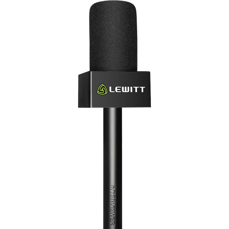 Lewitt Interviewer reporter microfoon