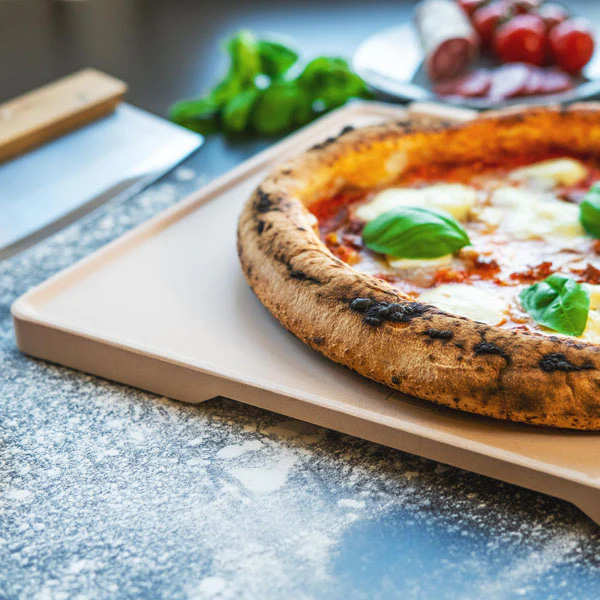 Pierre à pizza rectangulaire - Avec poignées et dessous en nid d'abeille