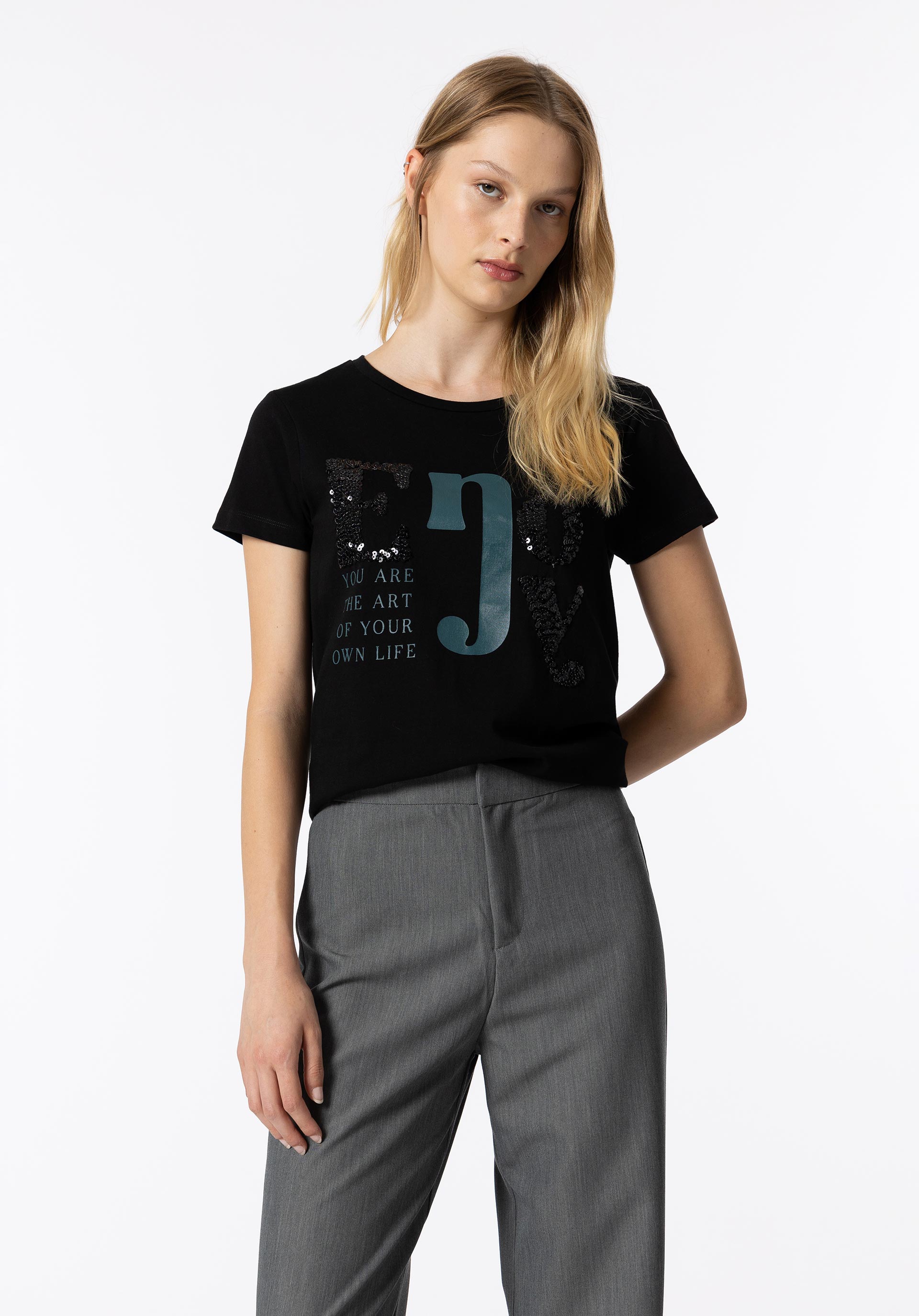 T-shirt Mensagem com Aplicações