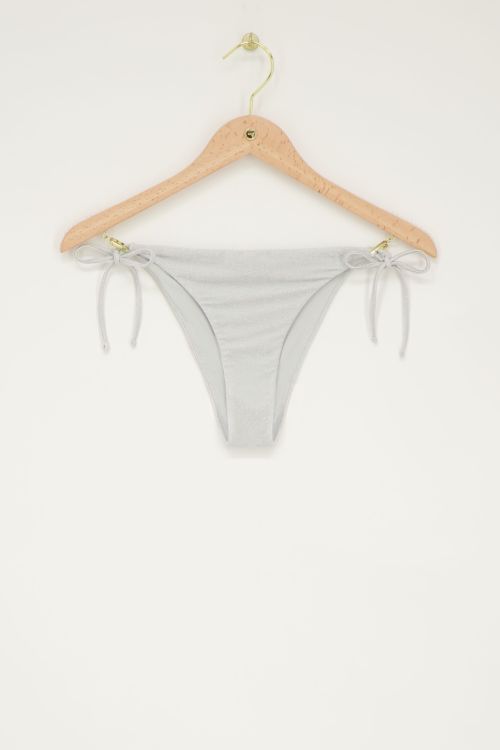 Zilverkleurig bikini broekje met lurex en strikbandjes