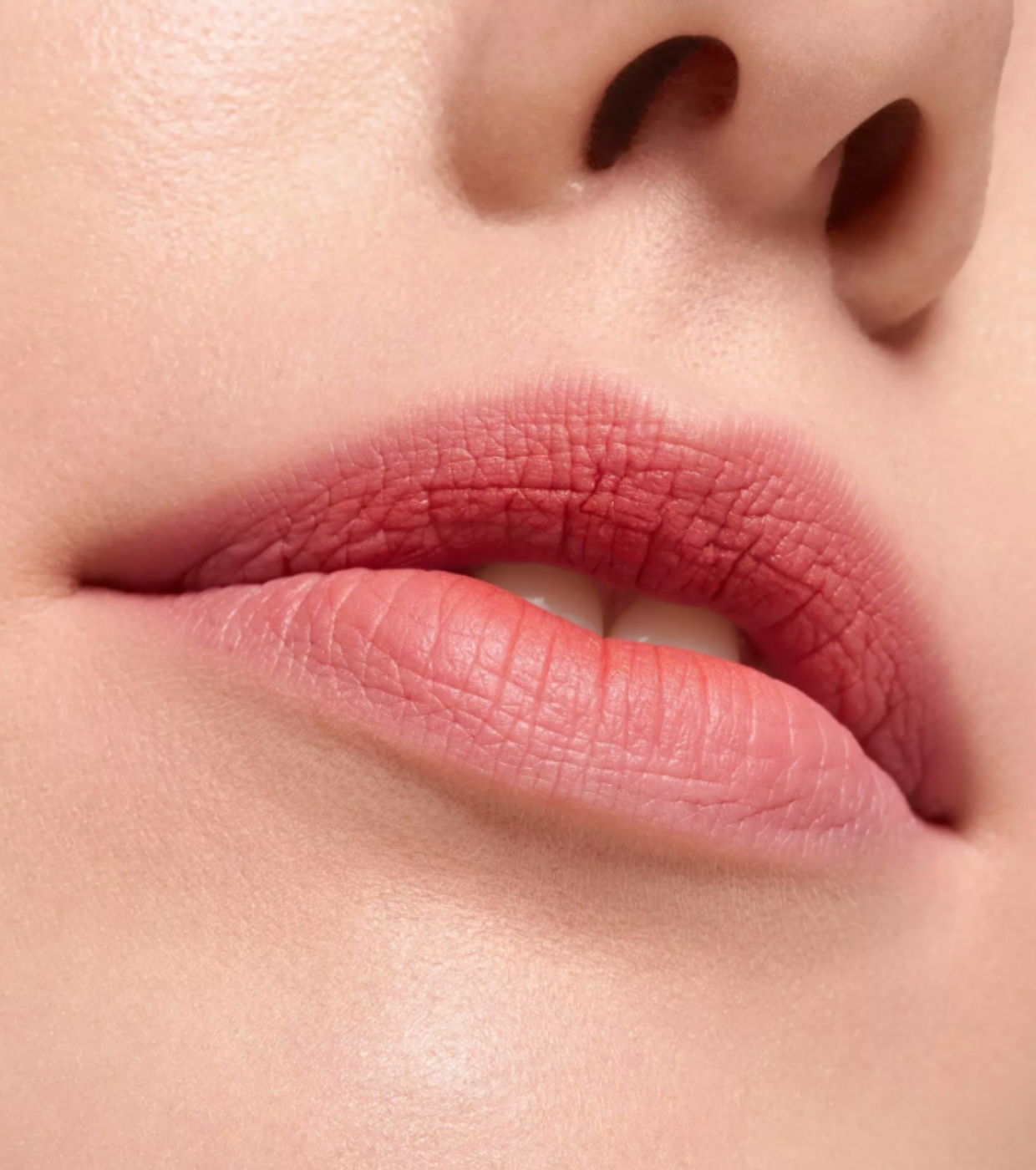 essence - Batom matte com acabamento esfumado BLUR soufflé - 03: Hot Offline