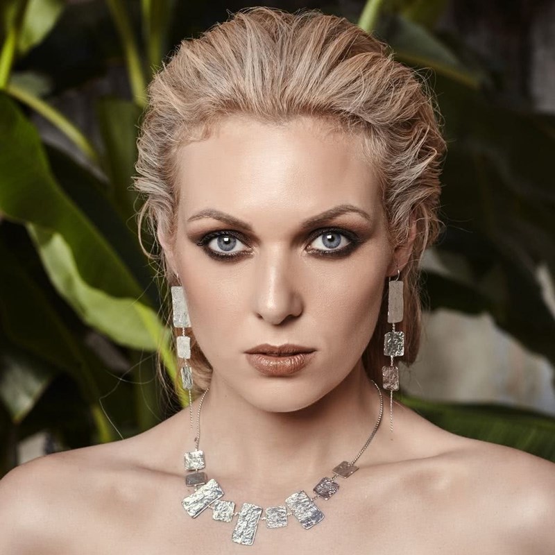 Boucles d'oreilles en plaqué argent métalliques, longues et géométriques faites à la main - Bijou de créateur