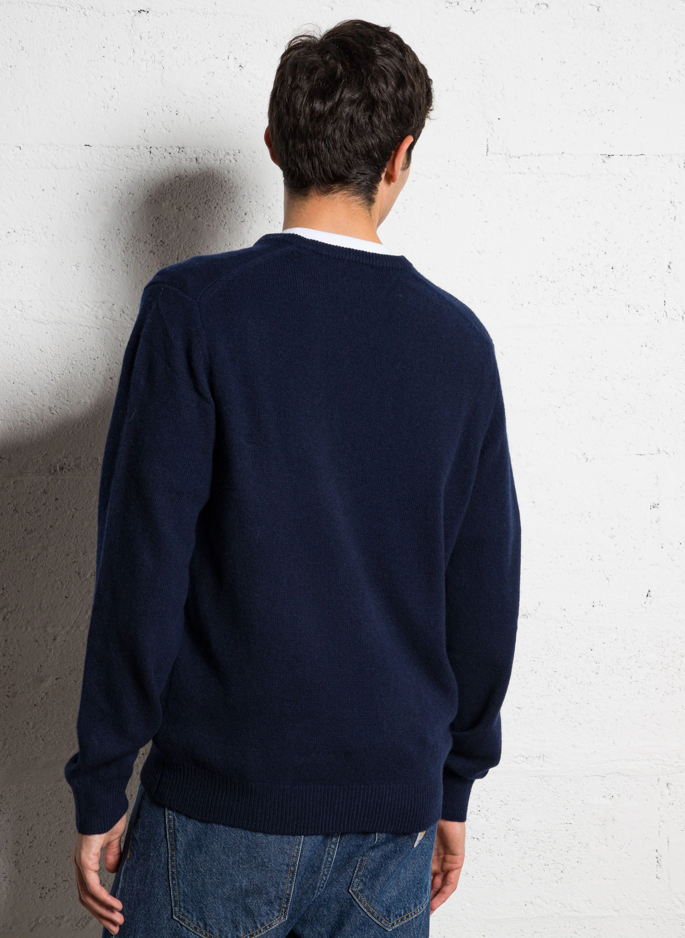 Pull regular-fit col V brodé en laine | Bleu