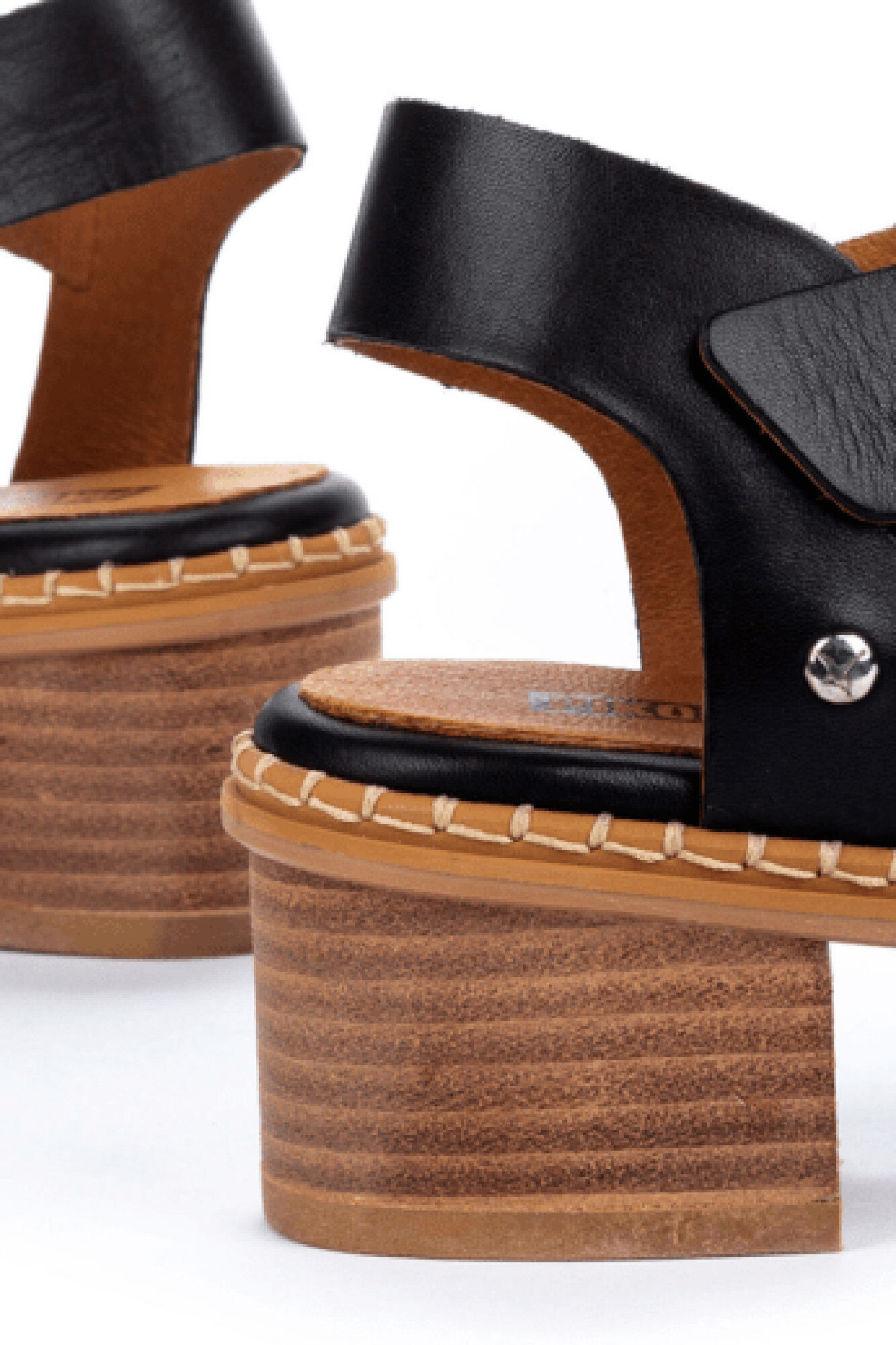 Sapatos de salto branco - Preto