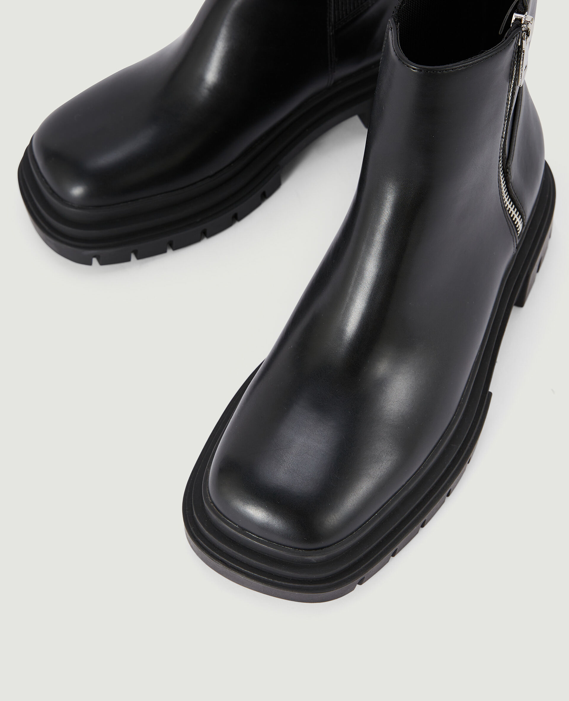 Boots semelles crantées bouts carrés - Noir