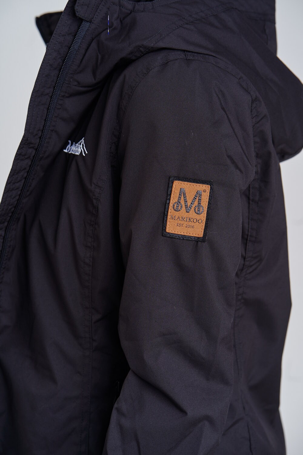 MARIKOO Damen Sportliche Outdoorjacke Übergangs Regenjacke mit Kapuze Erdbeere