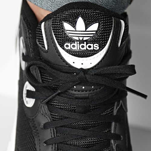 Baskets Astir IE9886 Core Black Footwear White