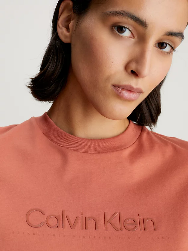 Camiseta de cetim estampada
