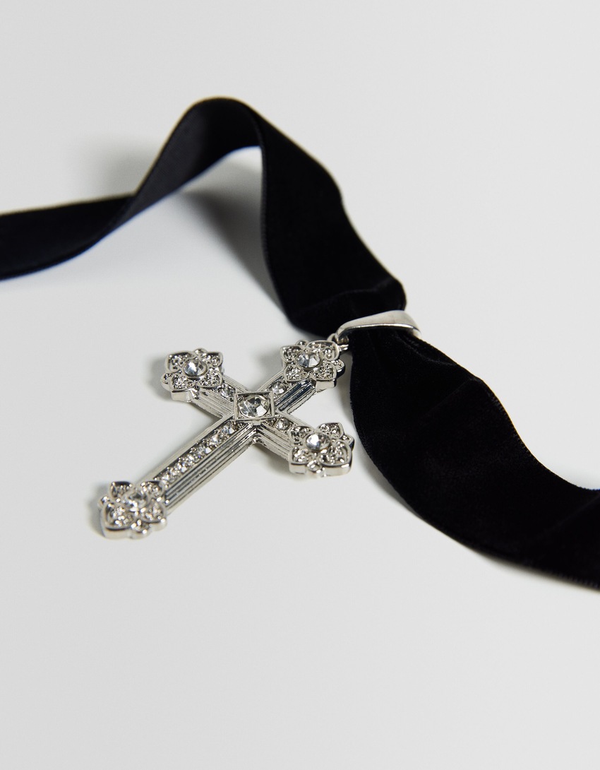 Colar gargantilha com cruz de strass
