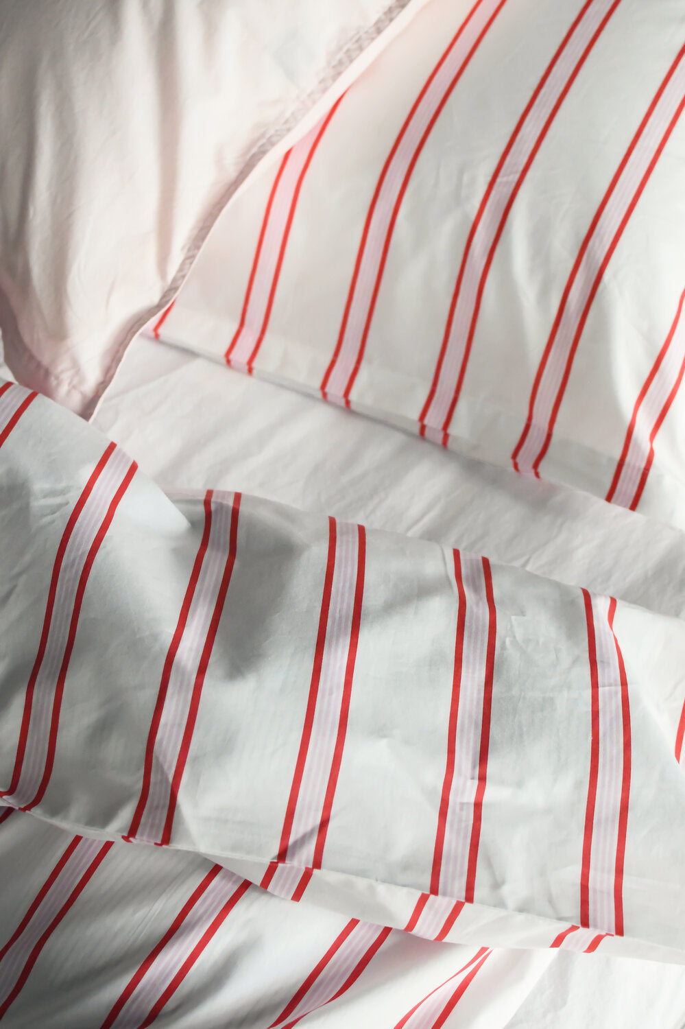 Bahne Interior  Pin Stripe Double sengesæt - rød/rosa
