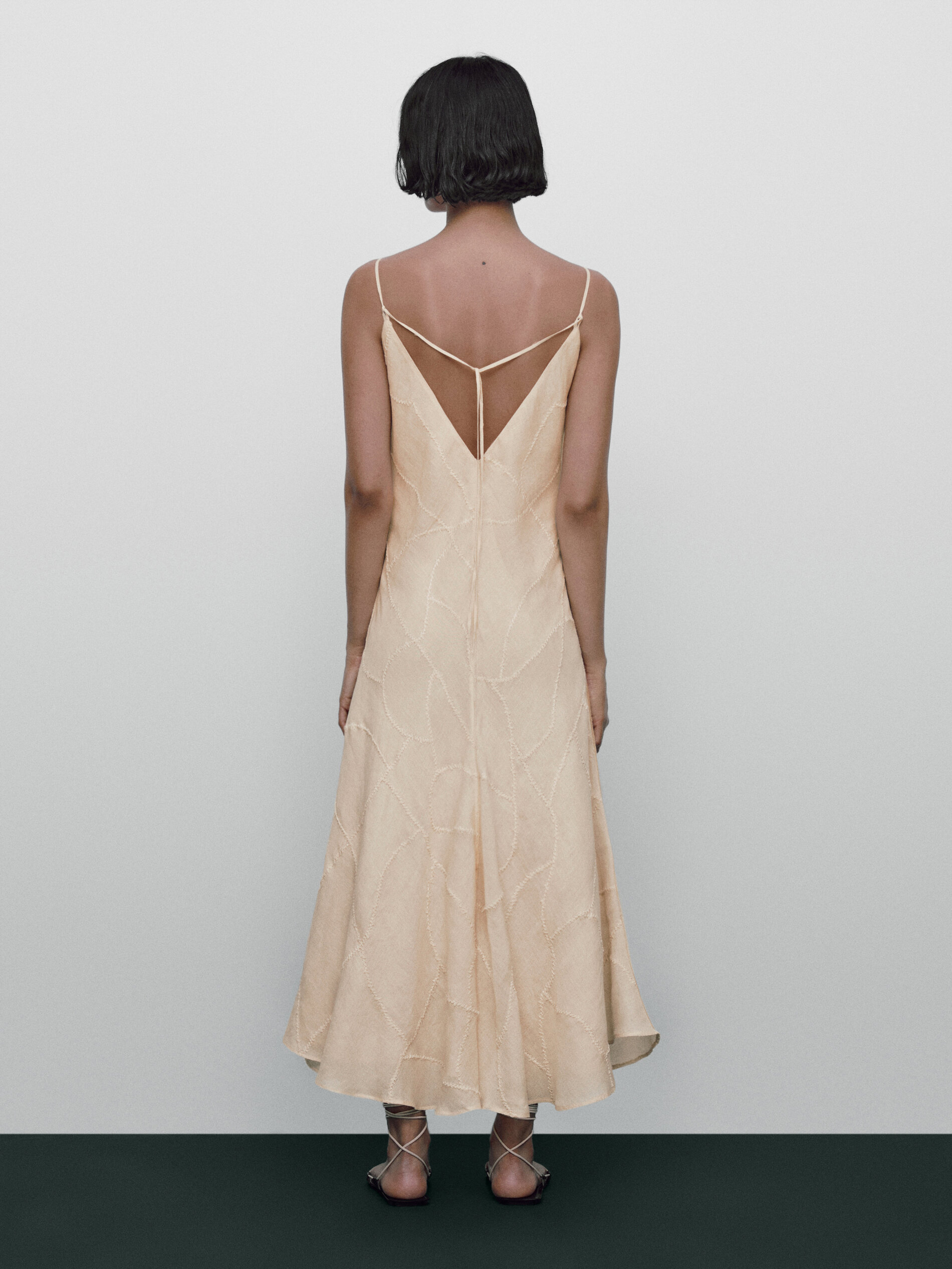 Vestido de edição limitada com detalhes em miçangas e amarração - RAW