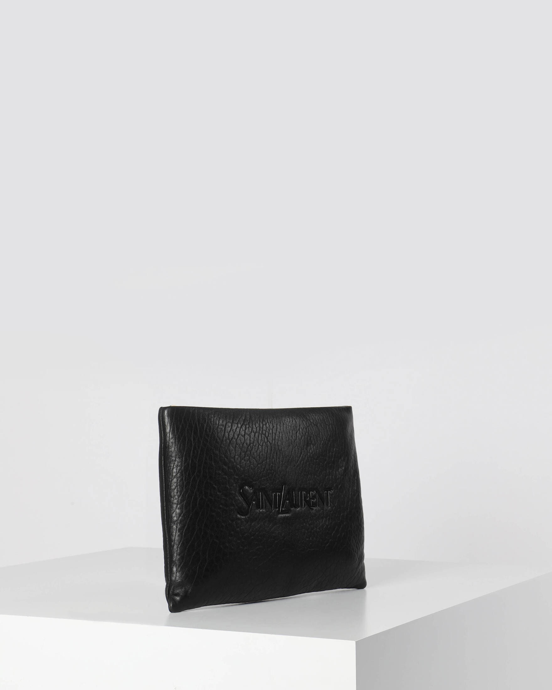 Saint Laurent| Herren Clutch aus Leder PILLOW POUCH