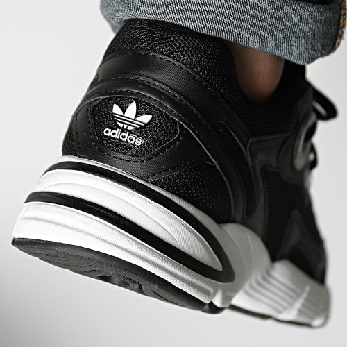Baskets Astir IE9886 Core Black Footwear White