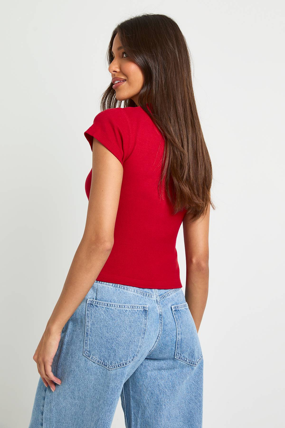 boohoo Haut Ajusté À Manches Courtes En Côtes Basique