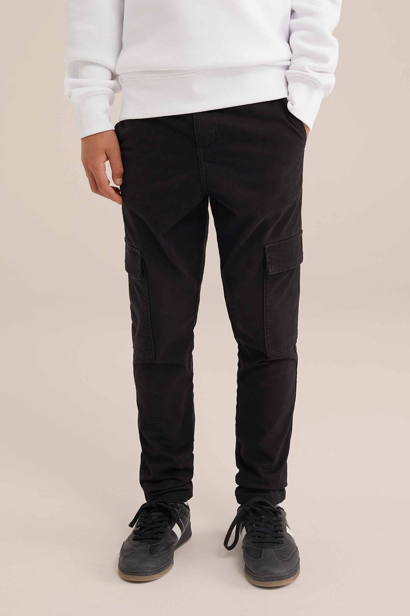 Jongens slim fit cargobroek WE Fashion Zwart