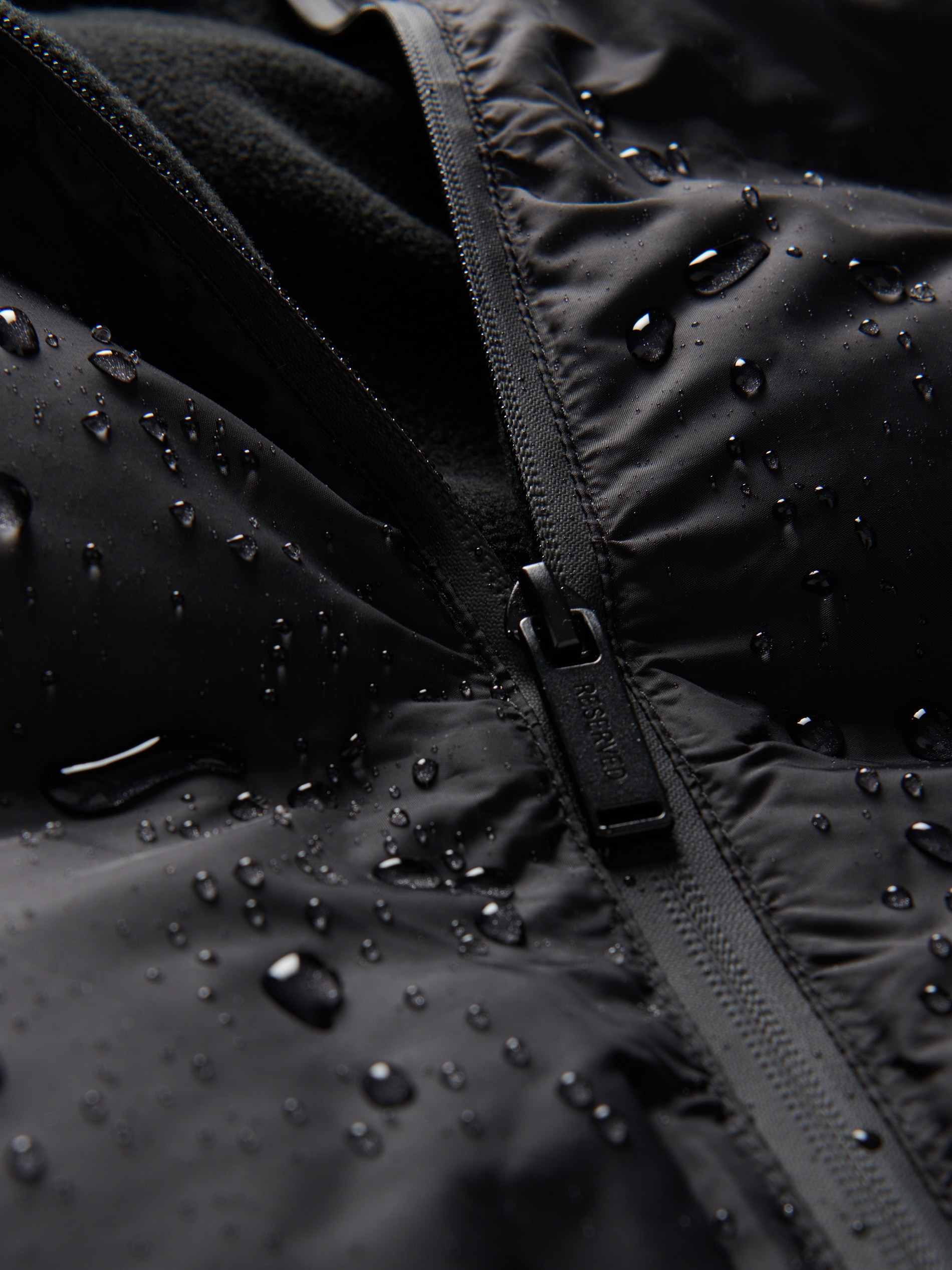 Gefütterte Jacke mit Kapuze