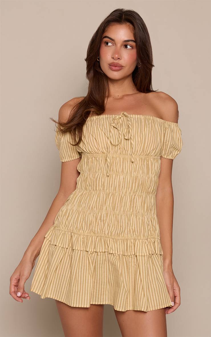 Moutarde Robe Droite Froncée À Rayures Fines Et Encolure Bardot