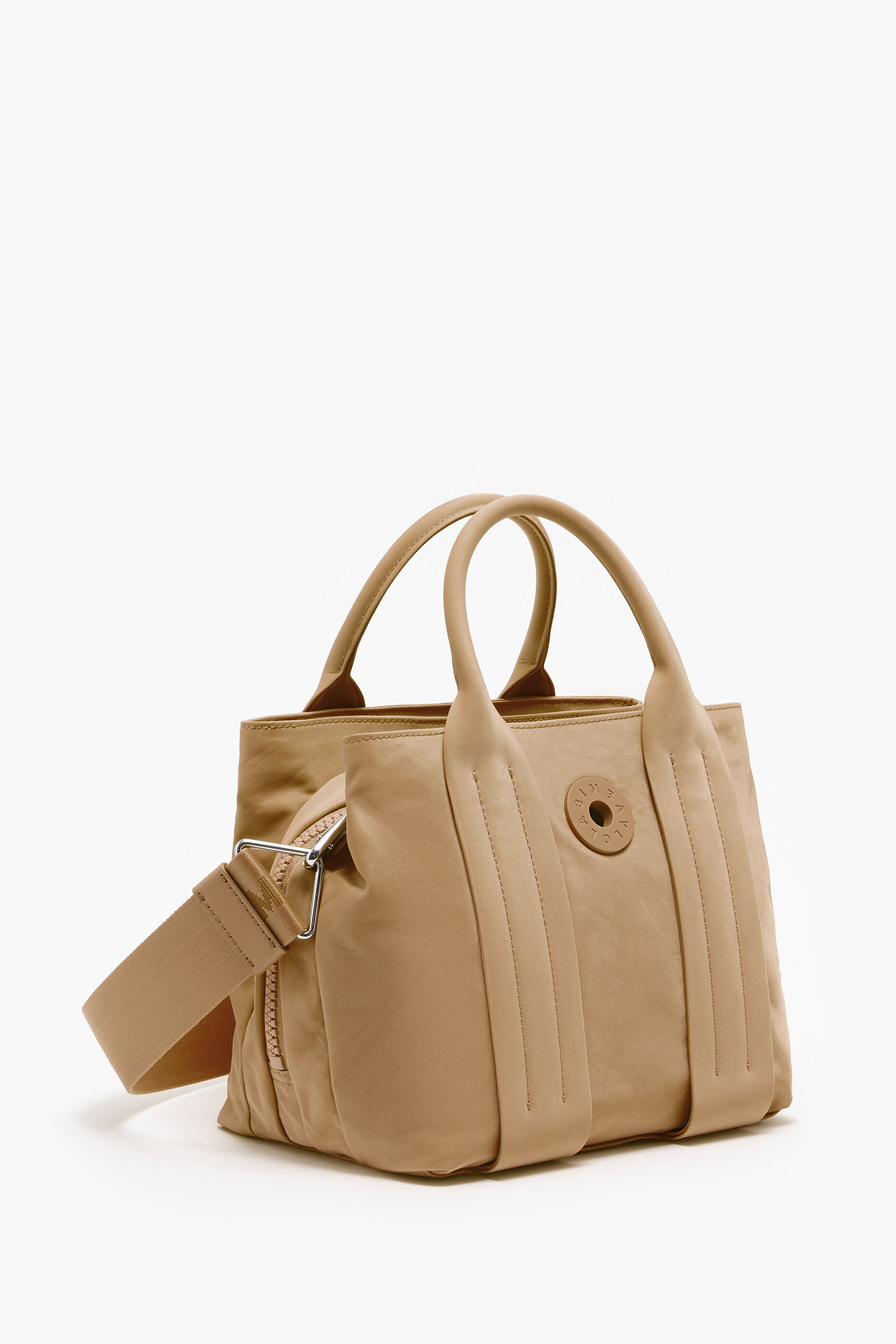 Bolsa pequena de tecido na cor bege.
