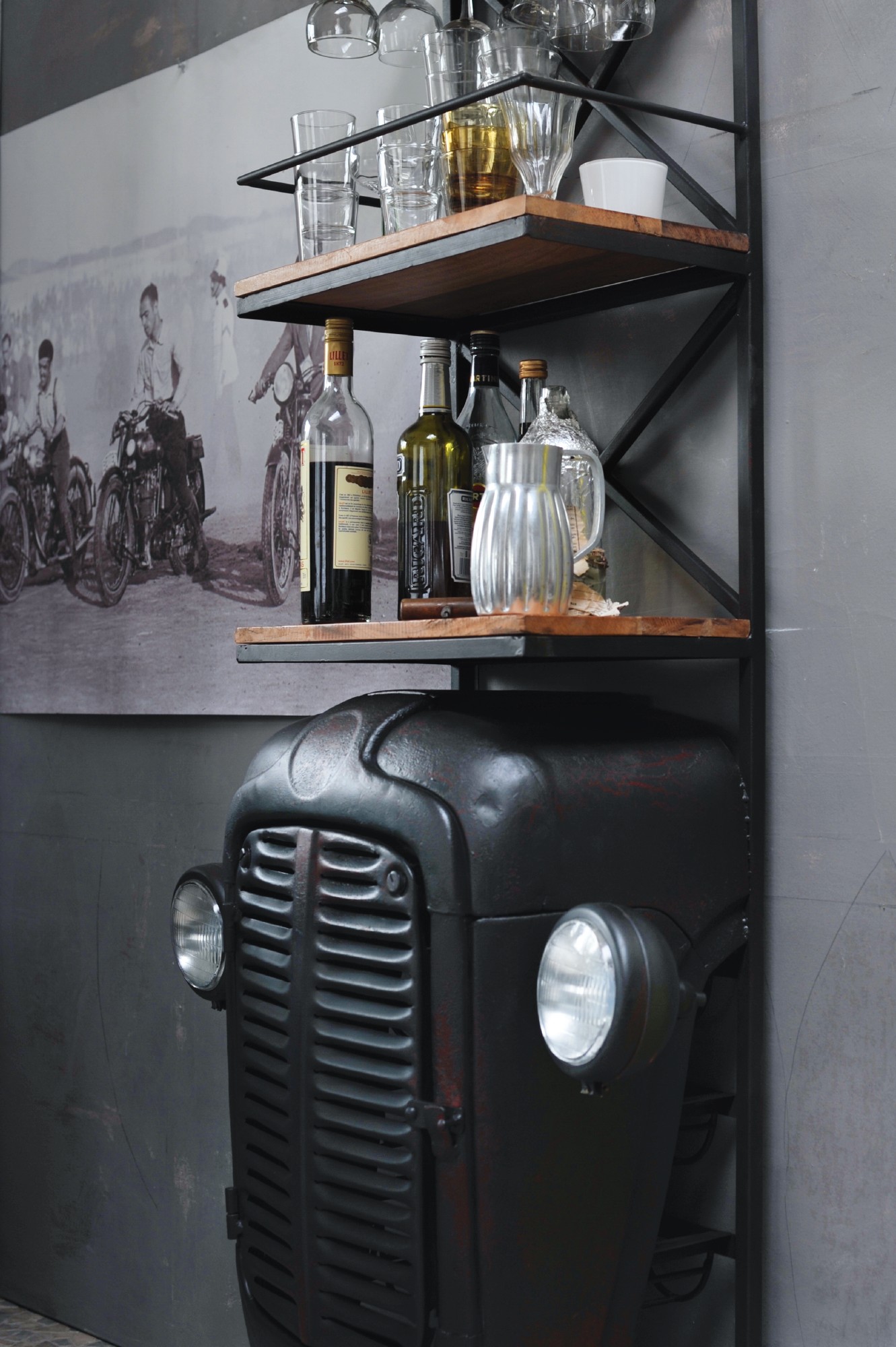 Traktor-Bar, schwarz, T 37 cm, B 87 cm, H 181 cm von fischer's lagerhaus