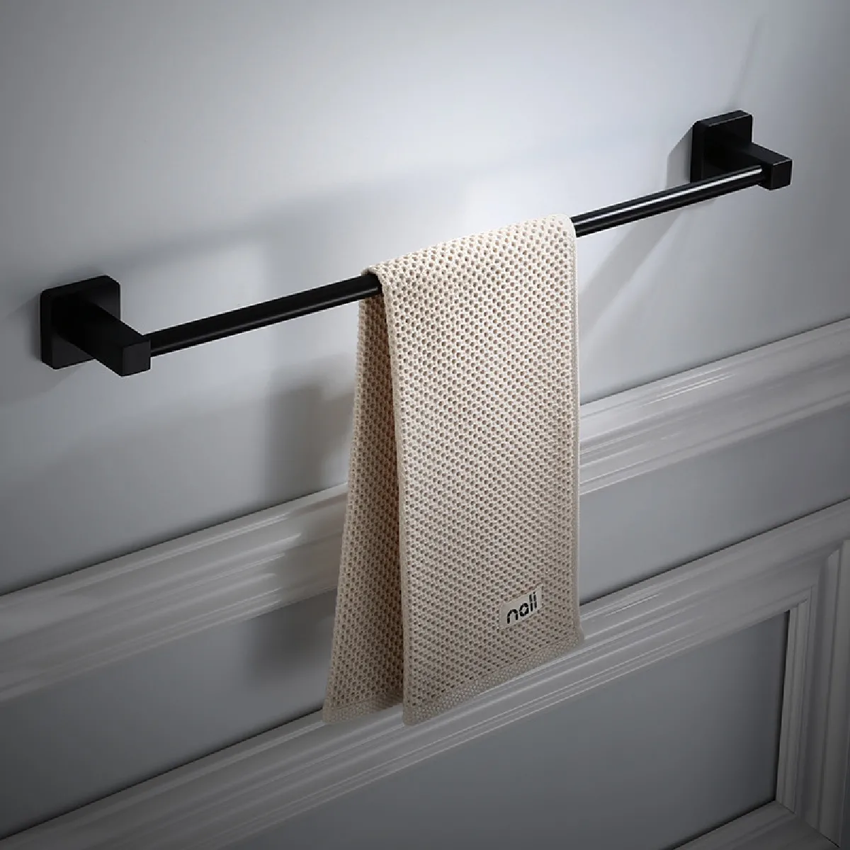 Porte-serviettes en aluminium noir Universal - 30 cm