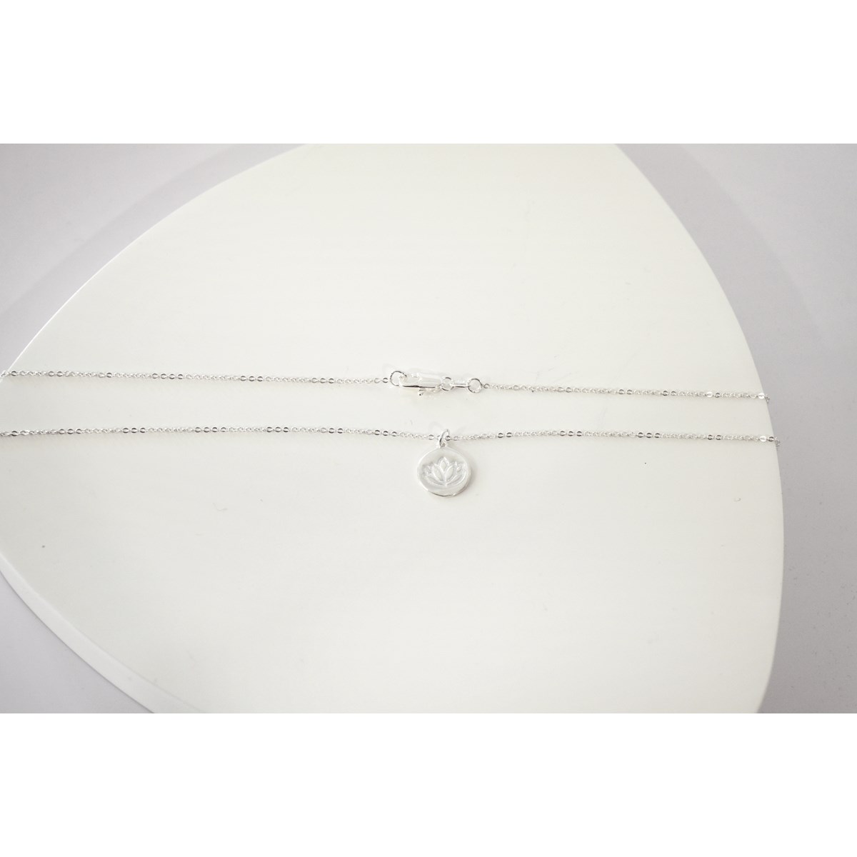 Collier délicat médaille fleur de lotus argent 925