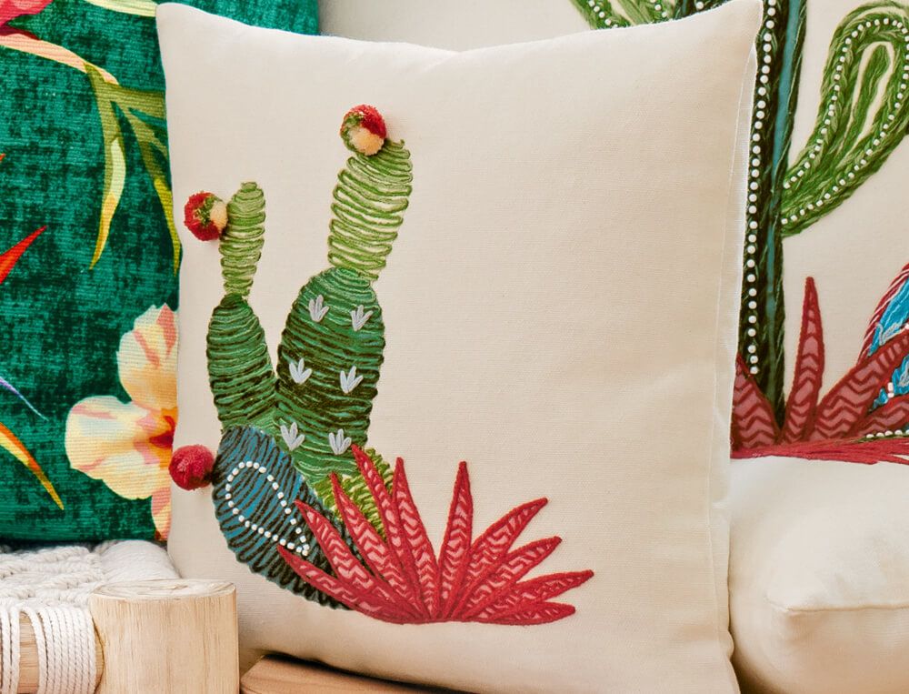 Coussin brodé cactus-Destination tropicale