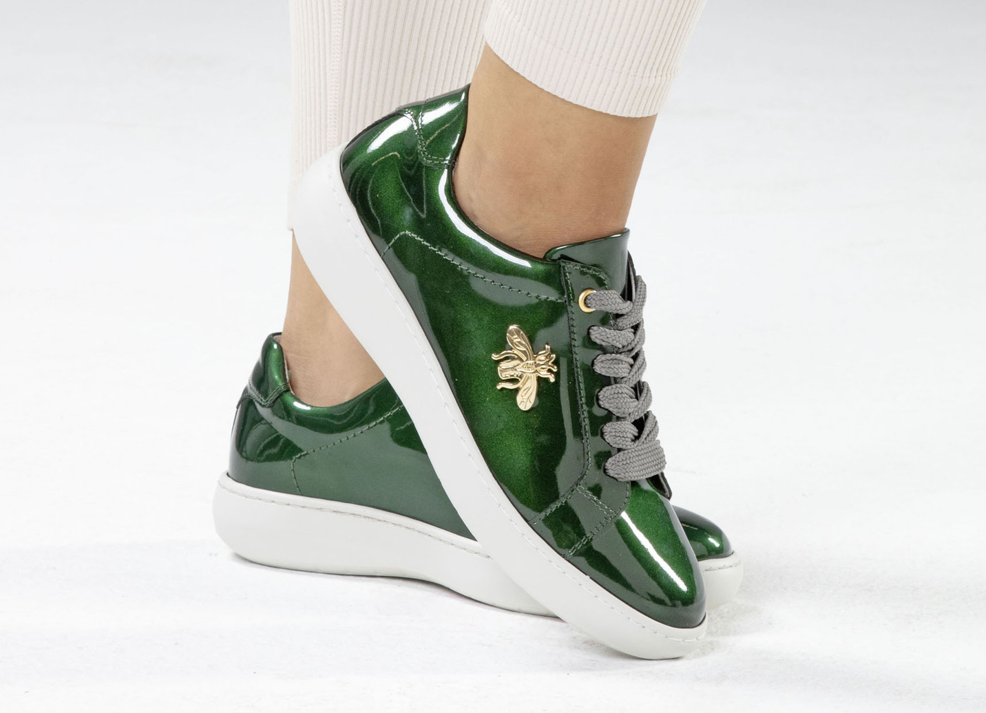 ELENA EDEN Sneaker aus Lackleder mit edlem Metallschmuck