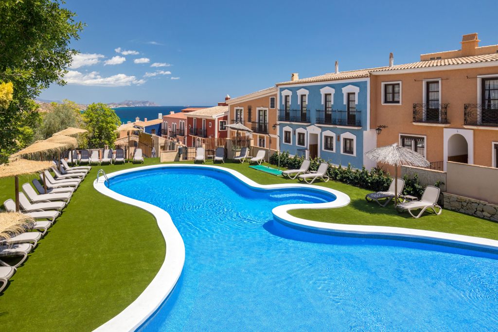 Fly & Go Occidental Pueblo Acantilado Logies en ontbijt - Hotel