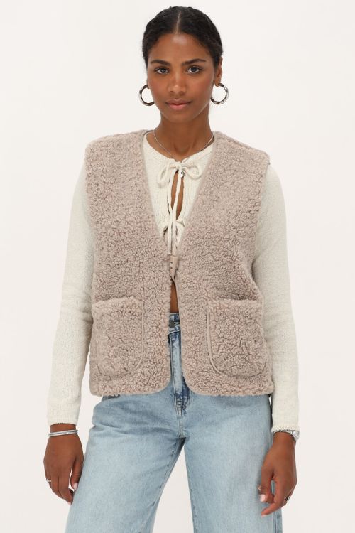 Beige teddy gilet met knoop