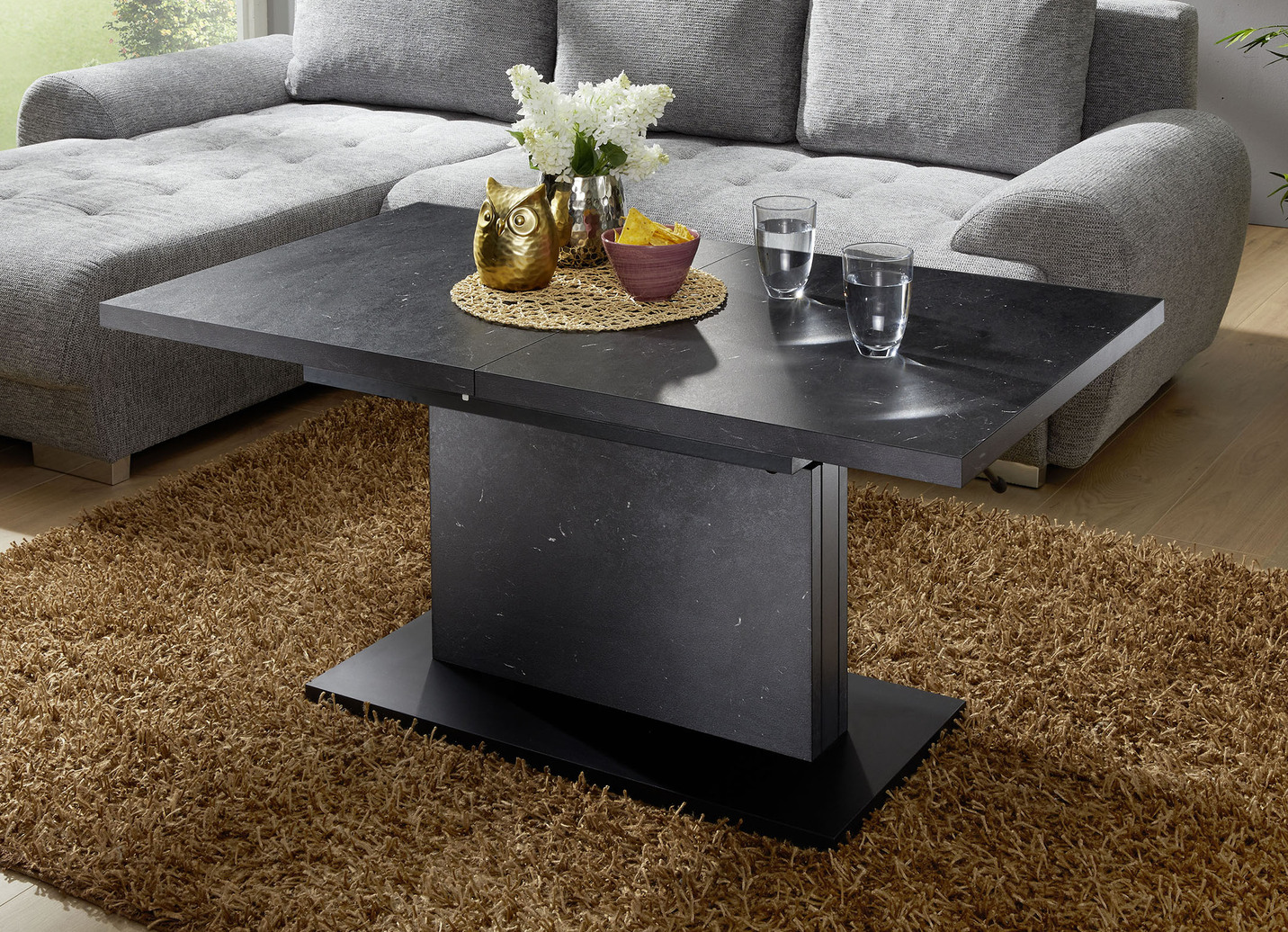 Couchtisch mit raffinierter Liftfunktion