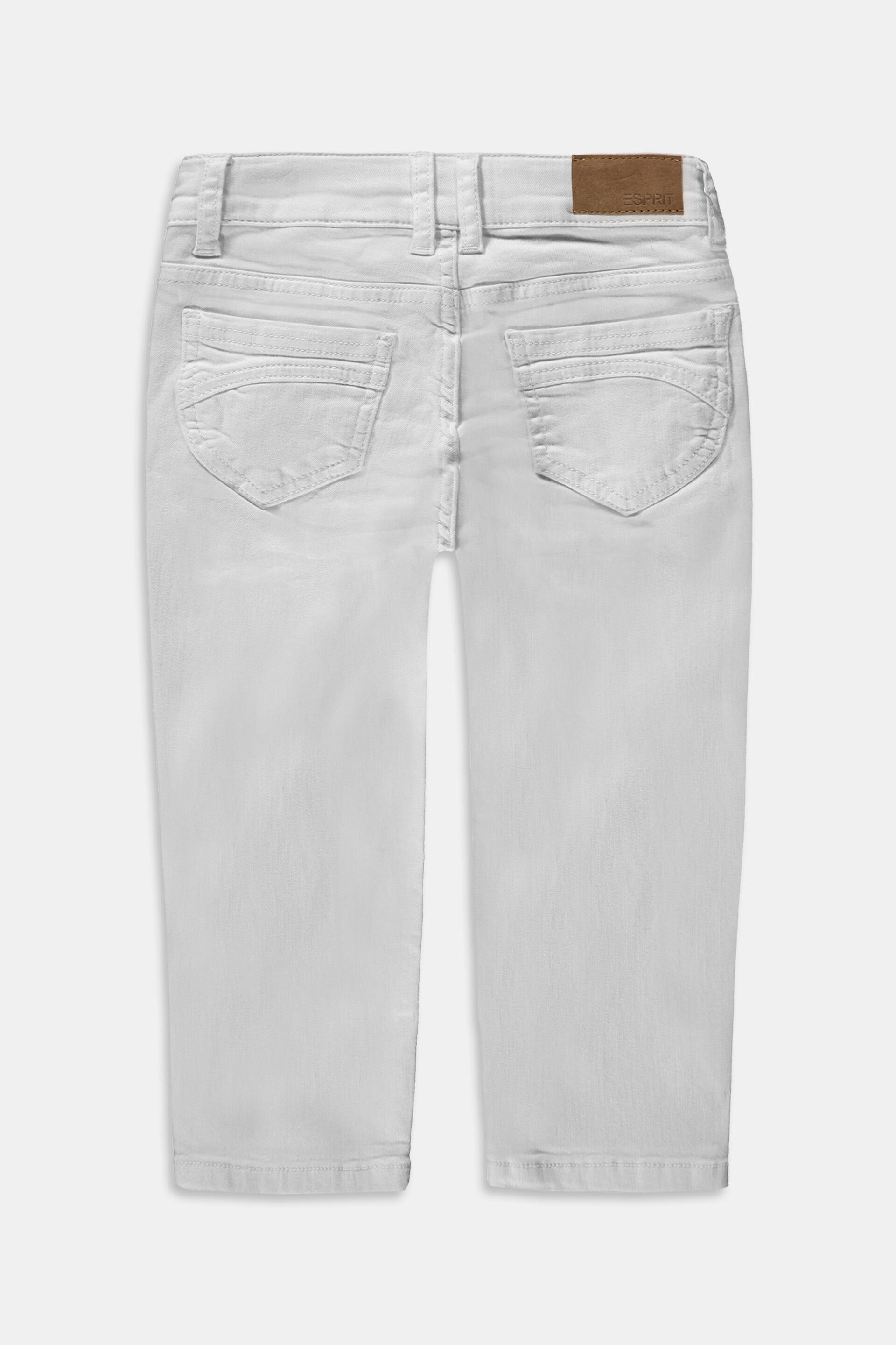 En matière recyclée : le jean corsaire à taille ajustable