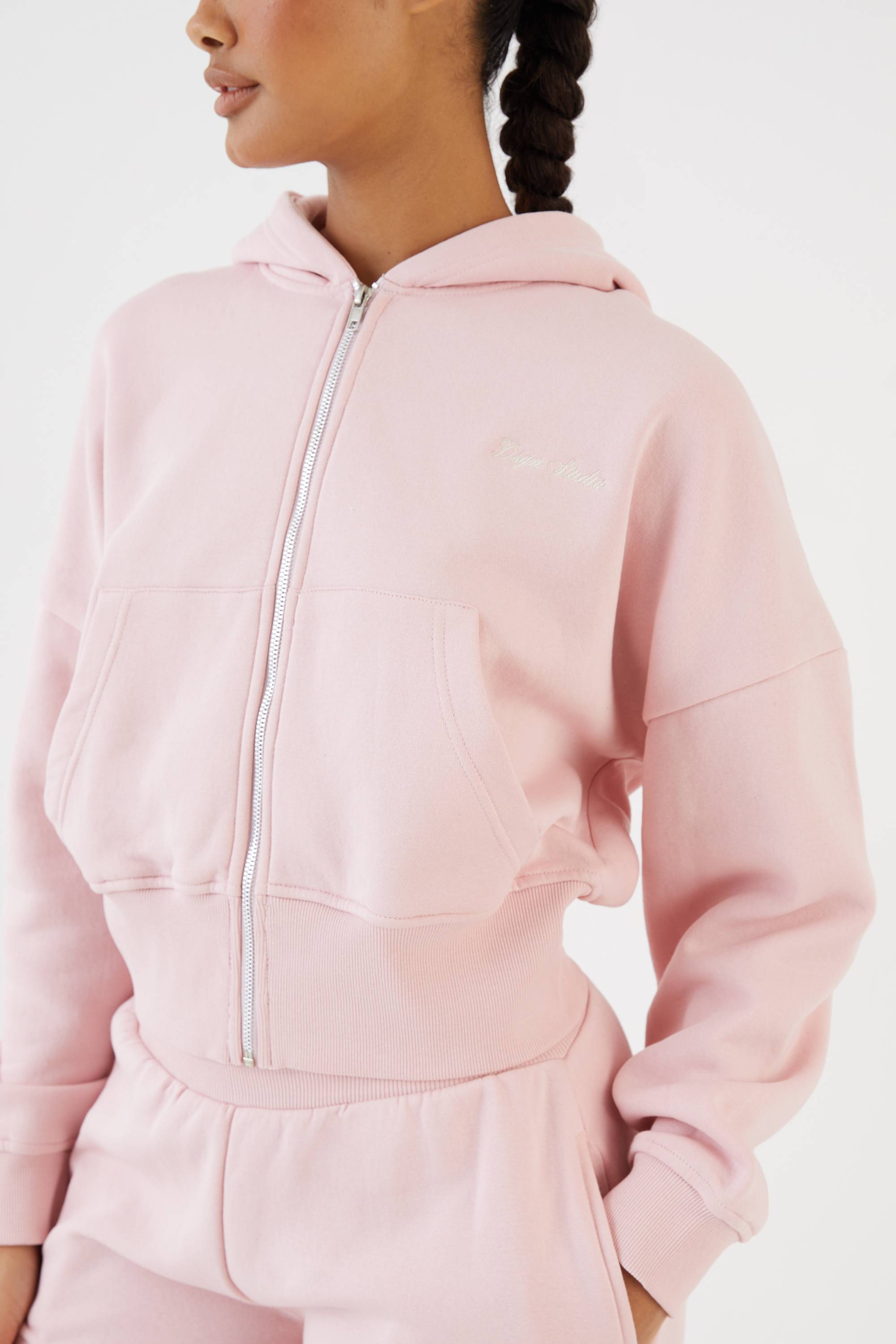 Ensemble De Jogging À Casynthétiqueche Crop Boxy Avec Ourlet Profond Et Fermeture Zippée Dsgn Studio