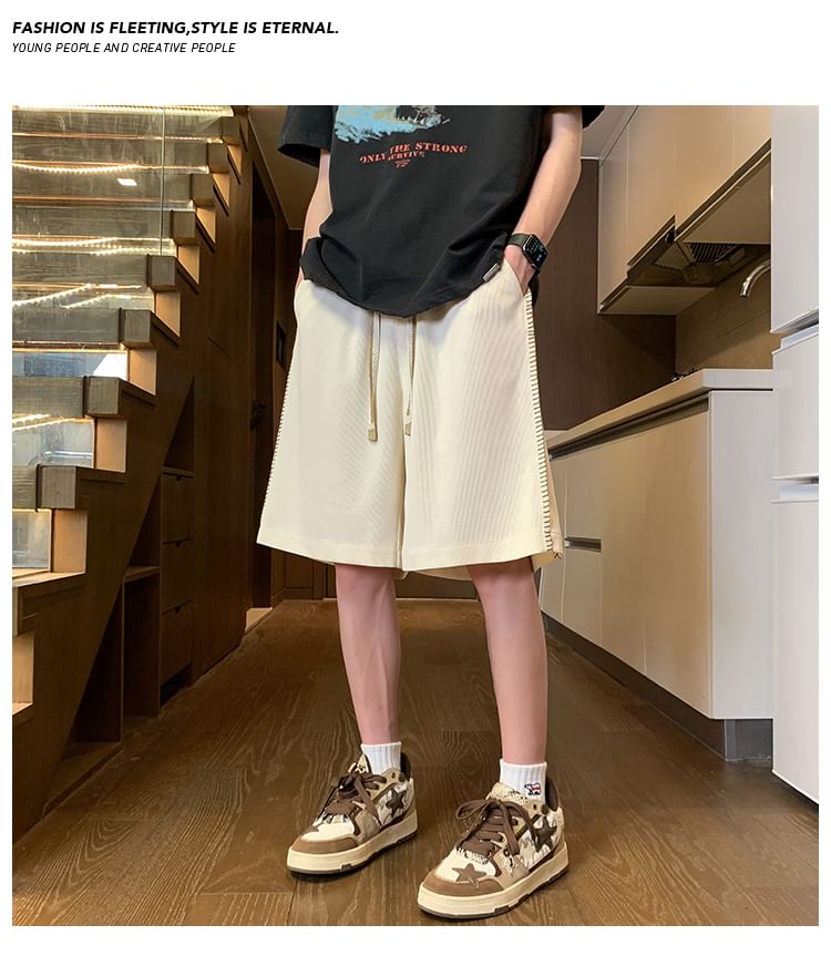 Tiaota - Contrasterende gestikte shorts met gemiddelde taille