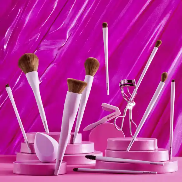 Eyeshadow brush 01 Throwing a little shade