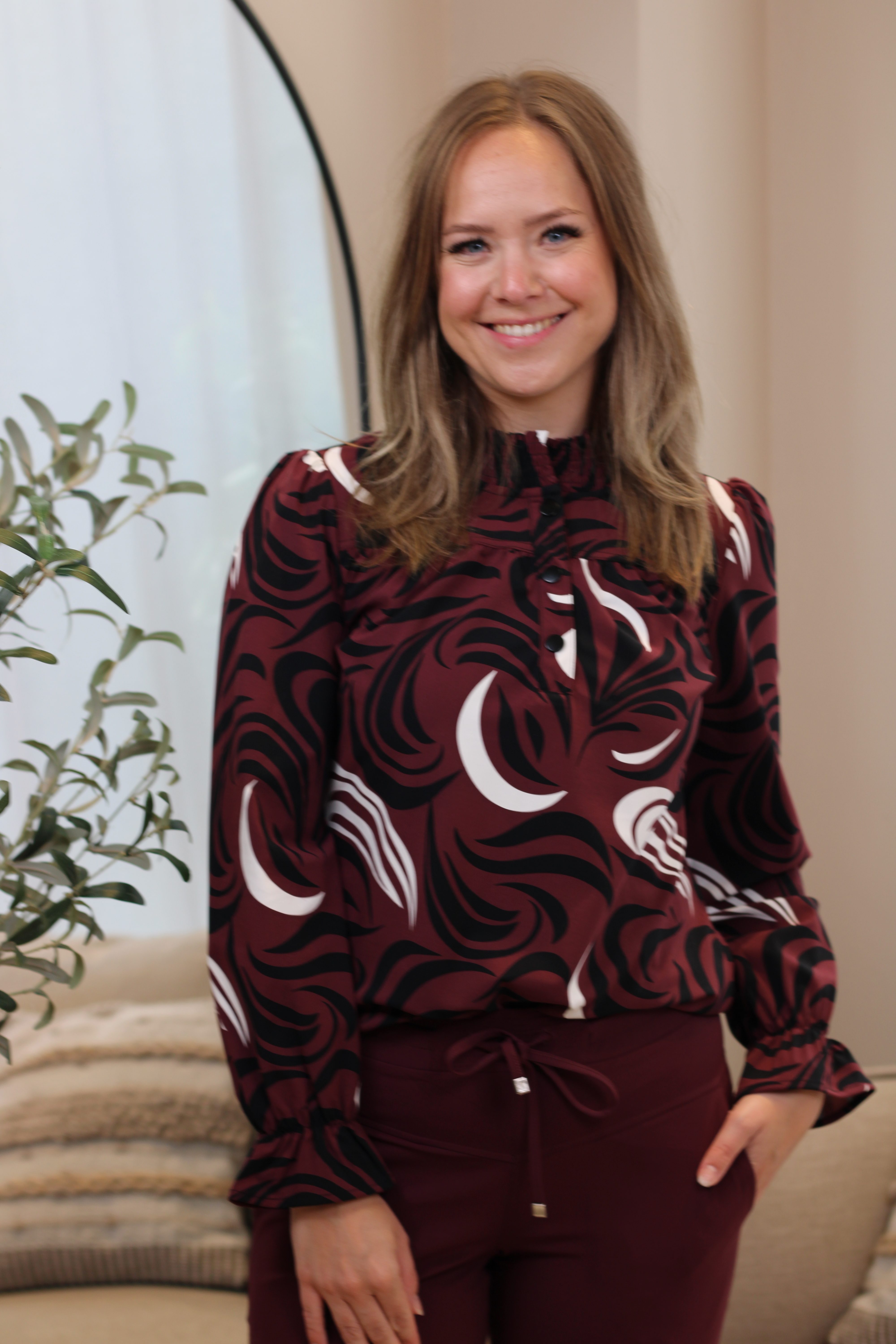 Zoso - Lily Printed Travel Blouse - Off White/Bordeaux