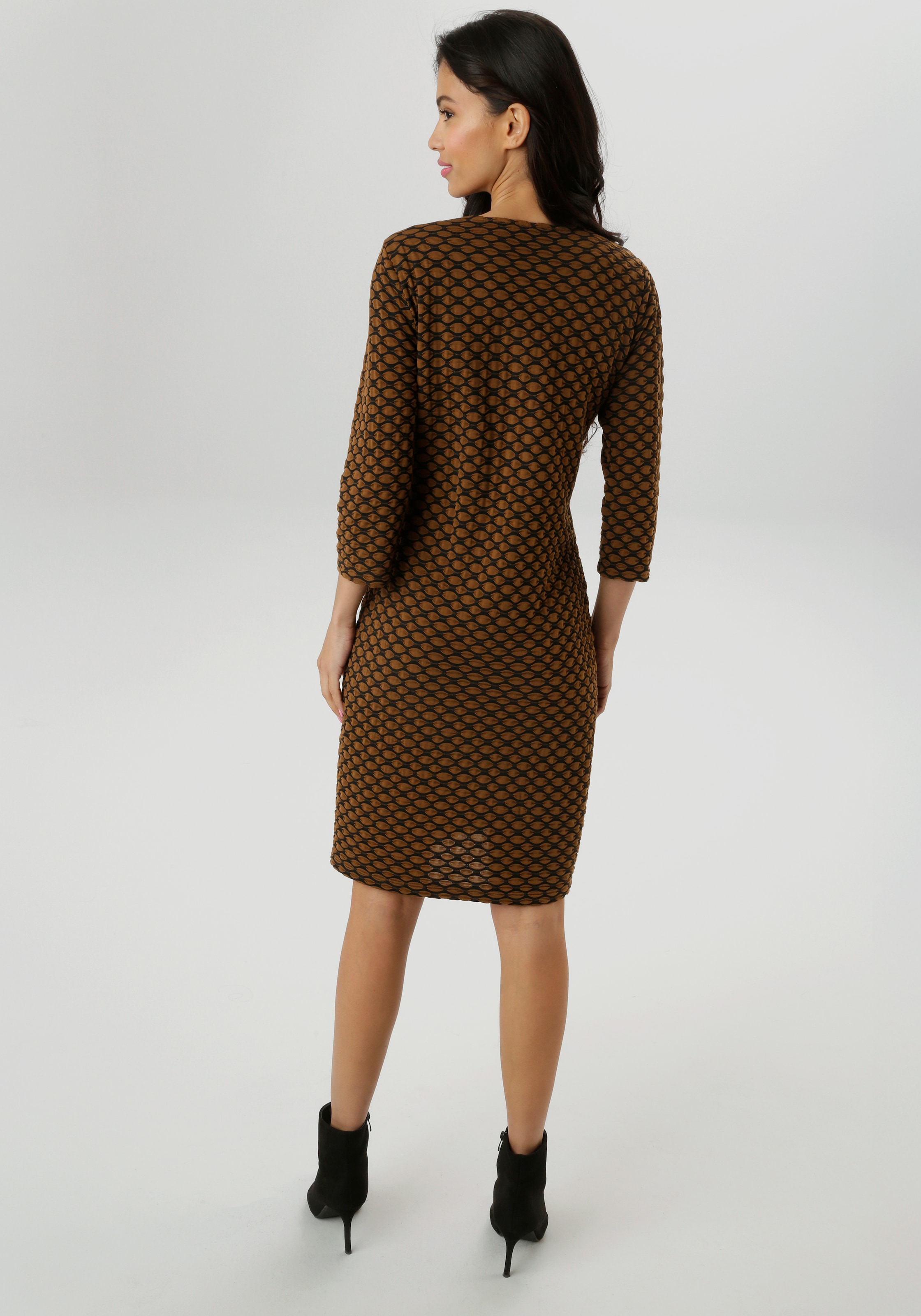 Aniston SELECTED Jerseykleid mit schöner Oberflächenstruktur und Wellenmusterung - NEUE KOLLEKTION