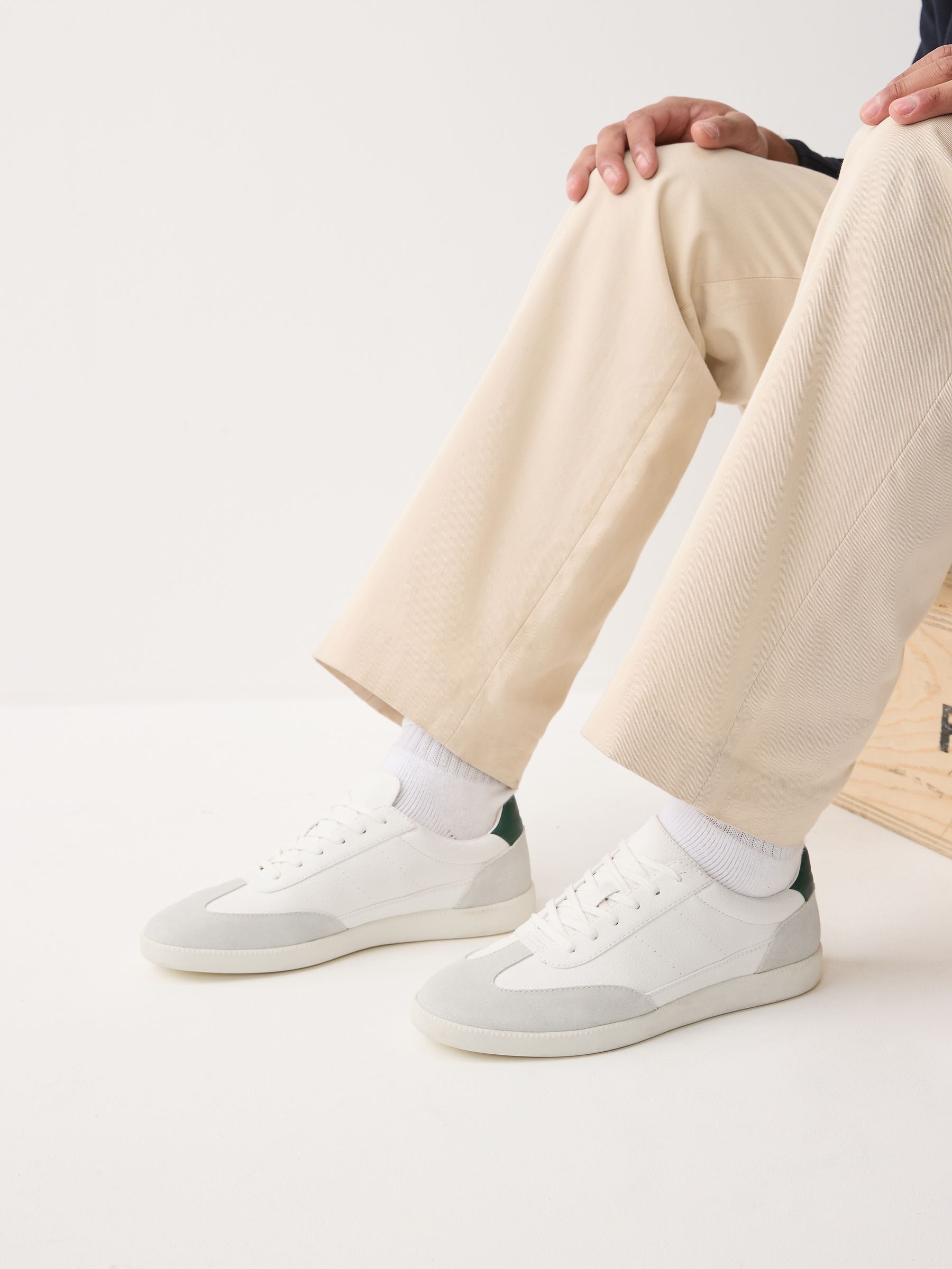 Wit - Chic-casual vetersneakers met suède afwerking