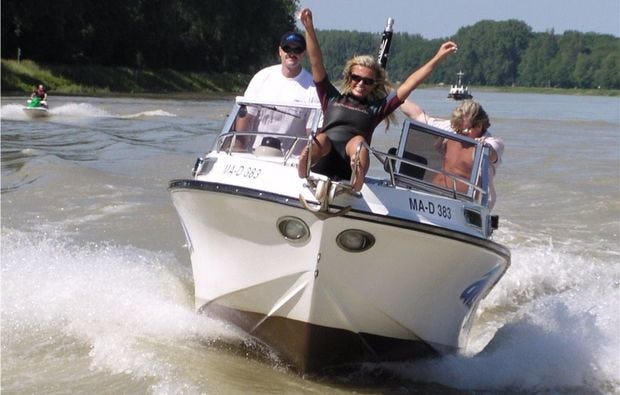 Motorboot fahren in Speyer als Geschenk