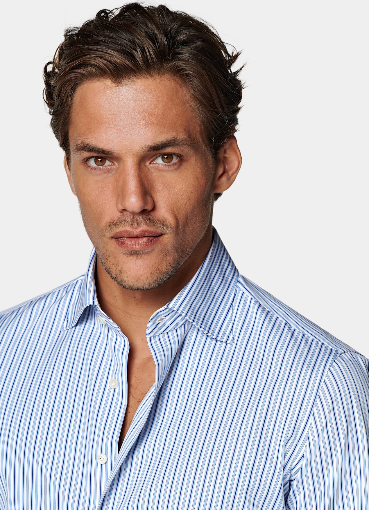 Chemise coupe ajustée en popeline bleue à rayures