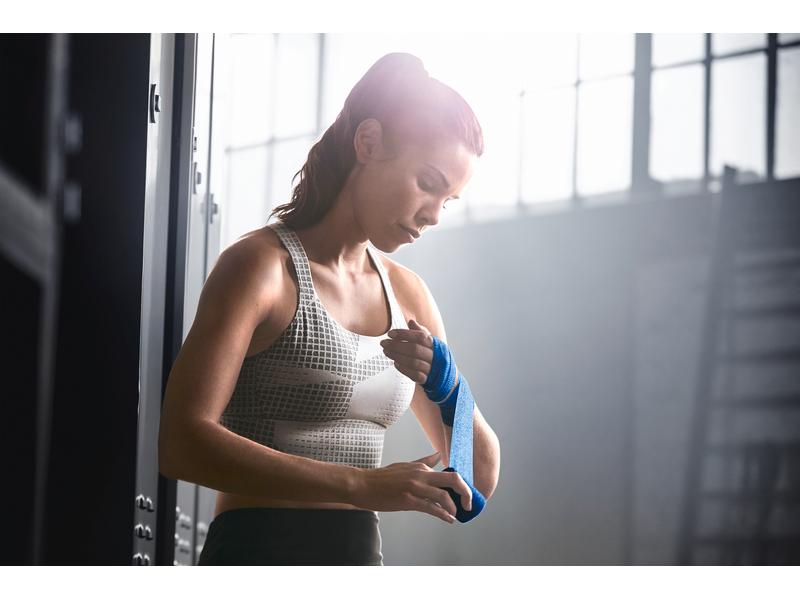 Hansaplast Hansaplast Kinesiologie Tape blau 5 cm x 5 m Atmungsaktives Physio-Tape für Sportverletzungen